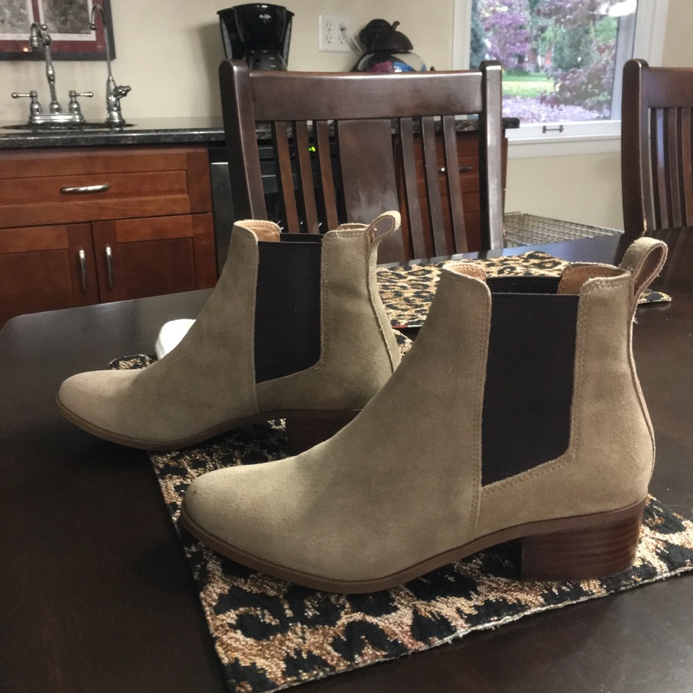 Steve Madden boots- Tan/Suede- Size = 7.5
